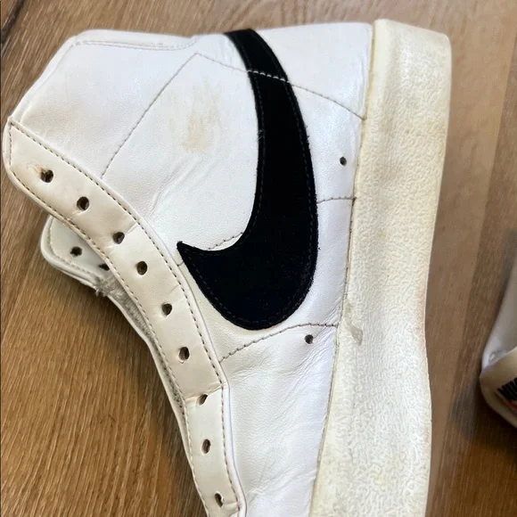 Nike Vintage High-Tops in White and Black Size 11 Used Condition - Picture 6 of 12